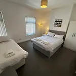 4 Bed Spacious Home - Perfect For Families & Contractors