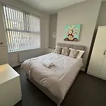 4 Bed Spacious Home - Perfect For Families & Contractors