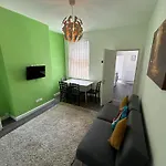 4 Bed Spacious Home - Perfect For Families & Contractors