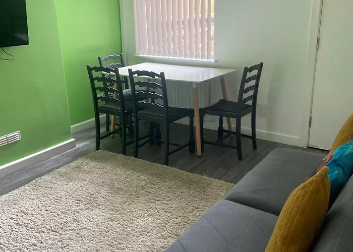 4 Bed Spacious Home - Perfect For Families & Contractors