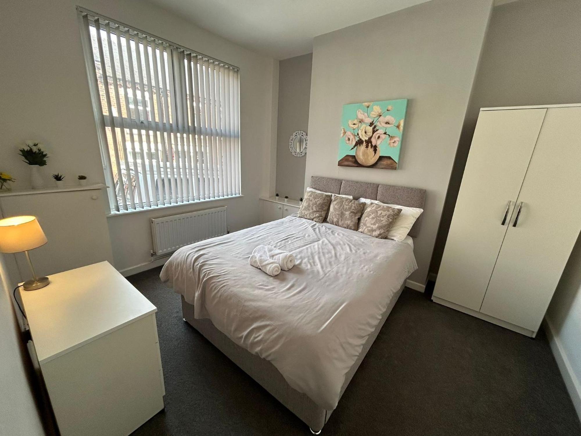4 Bed Spacious - Perfect For Families & Contractors Holiday home Stoke-on-Trent
