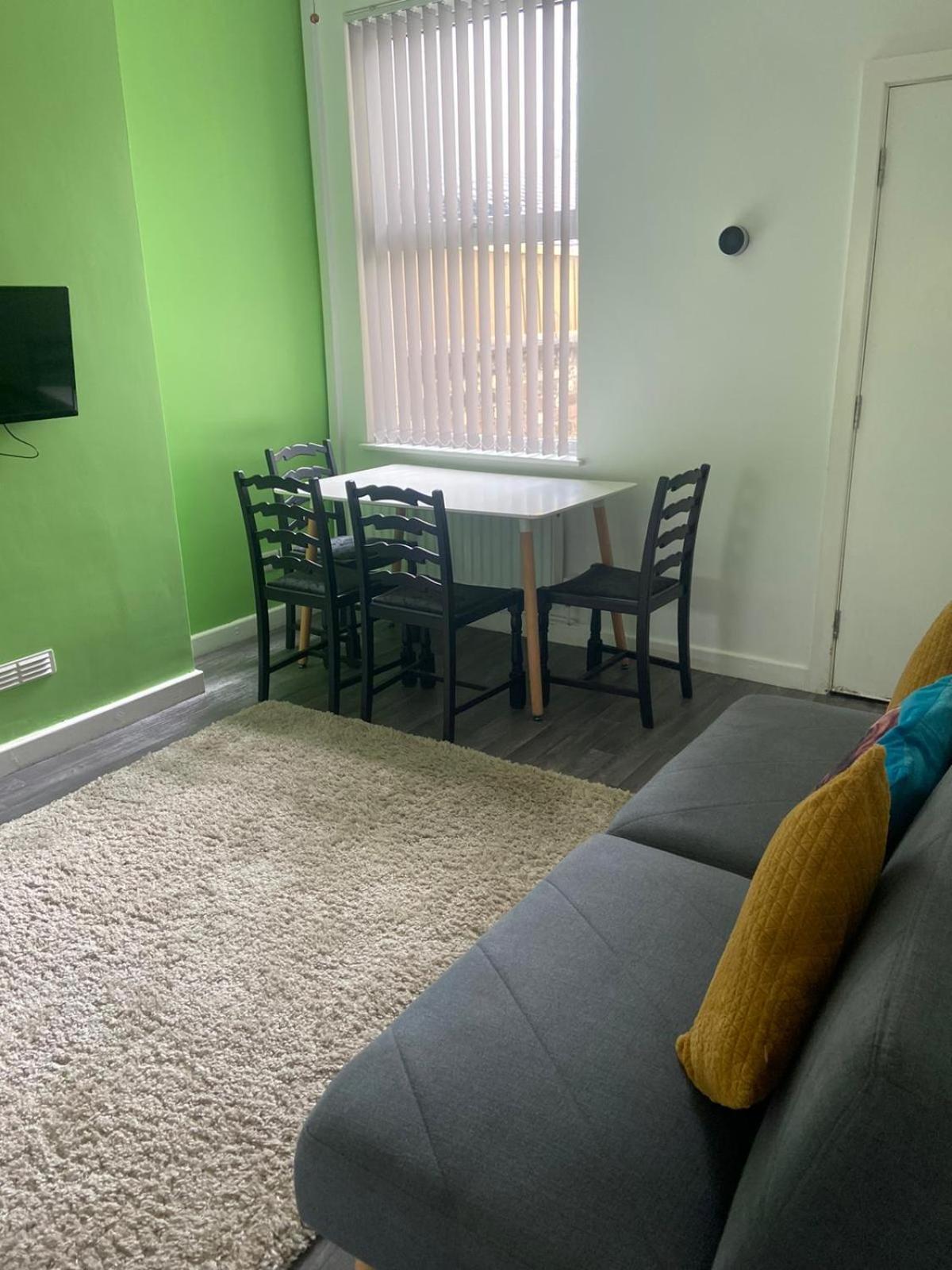 4 Bed Spacious - Perfect For Families & Contractors * Stoke-on-Trent